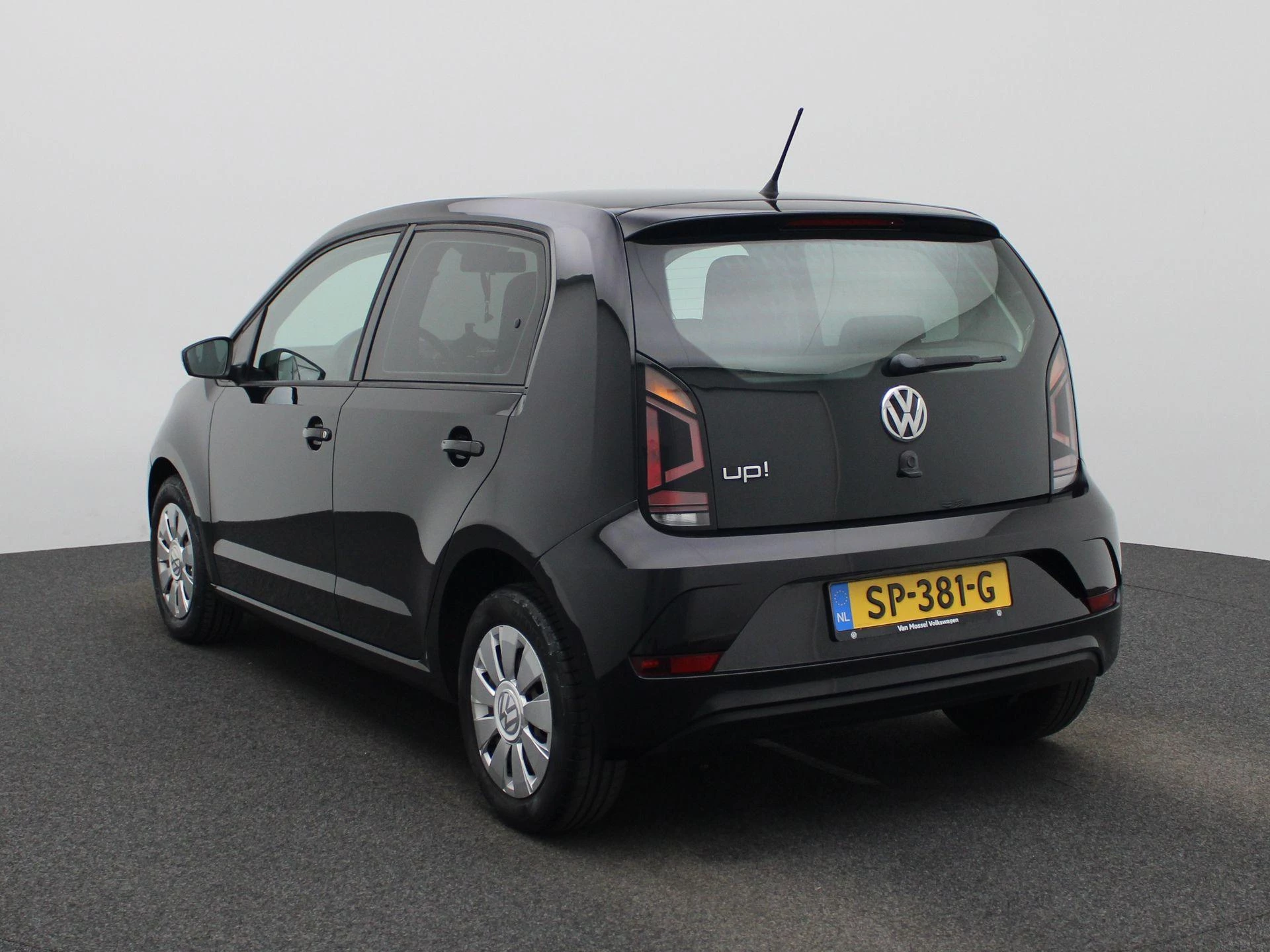 Volkswagen up! met kenteken 49100 – autofoto 3