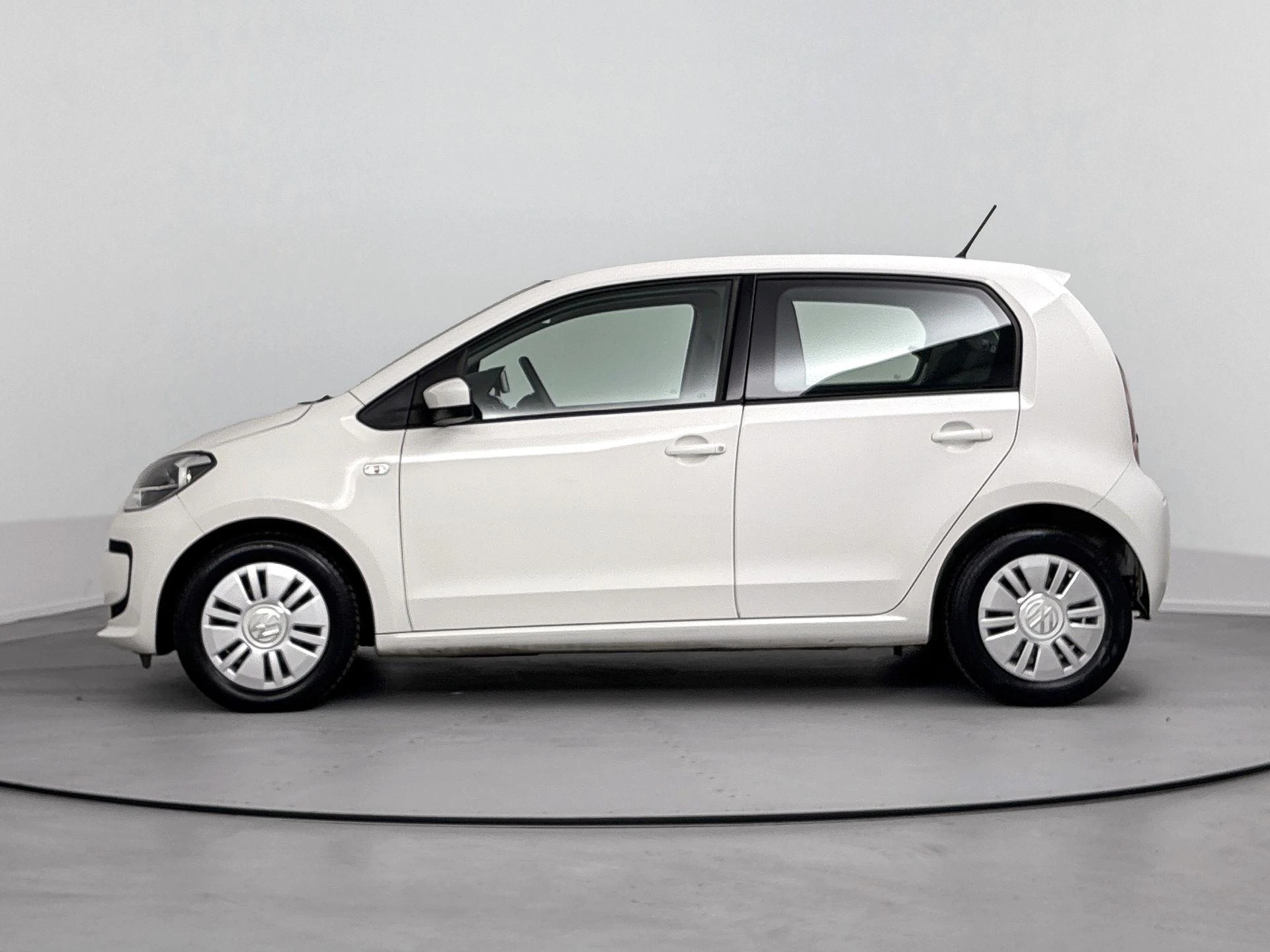 Volkswagen up! met kenteken 50100 – autofoto 4
