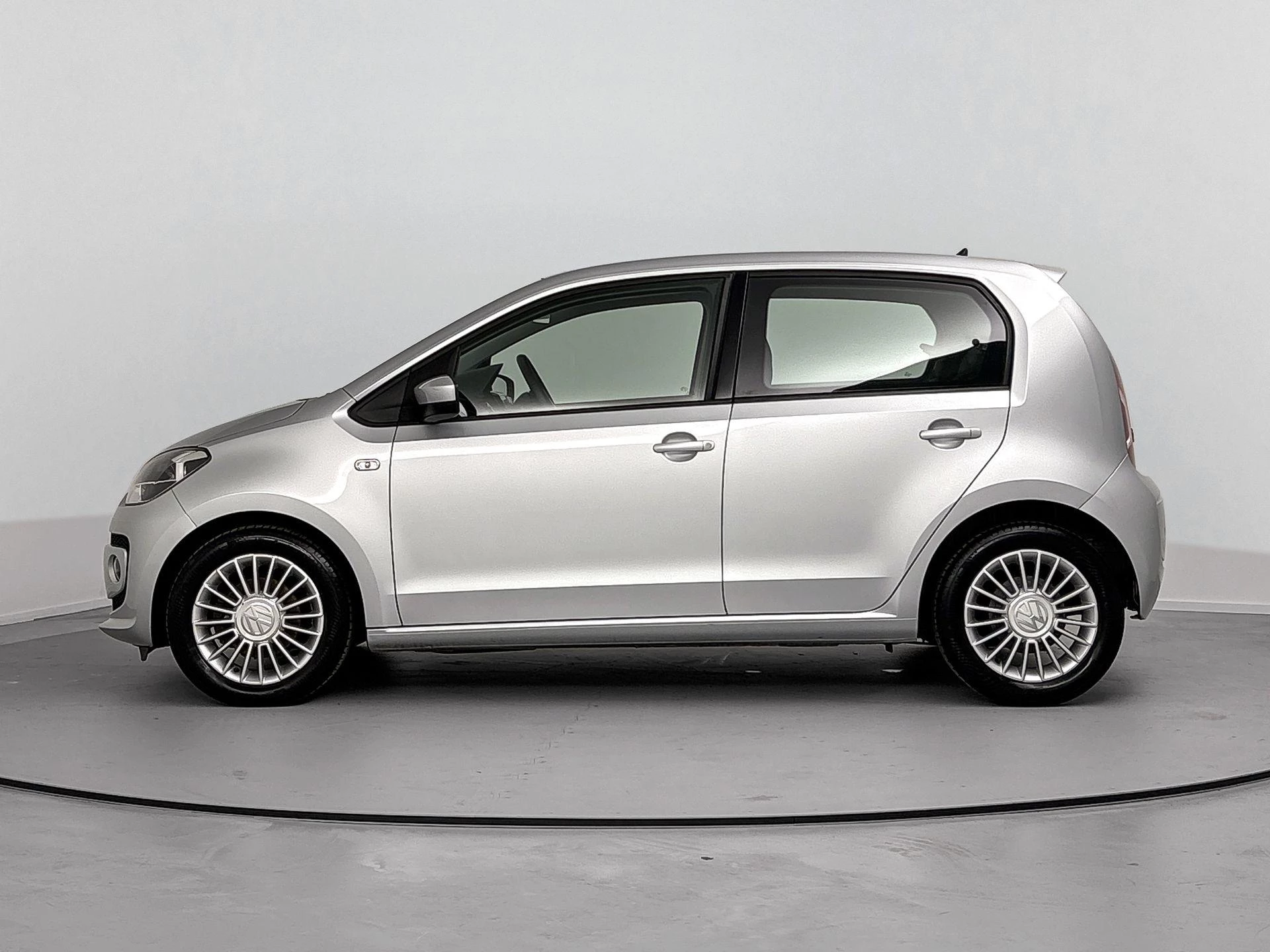 Volkswagen up! met kenteken 51100 – autofoto 4