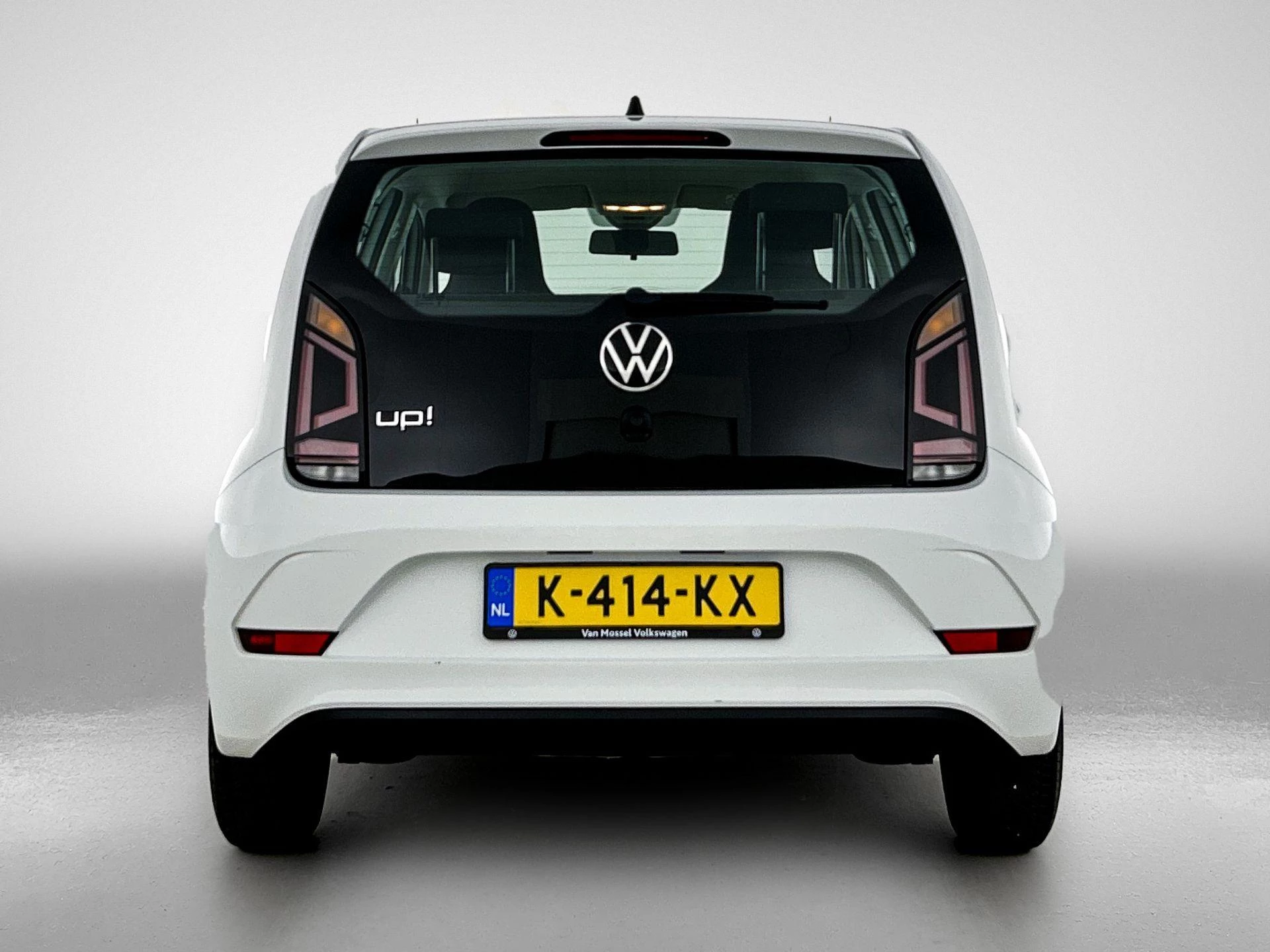 Volkswagen up! met kenteken 53100 – autofoto 4