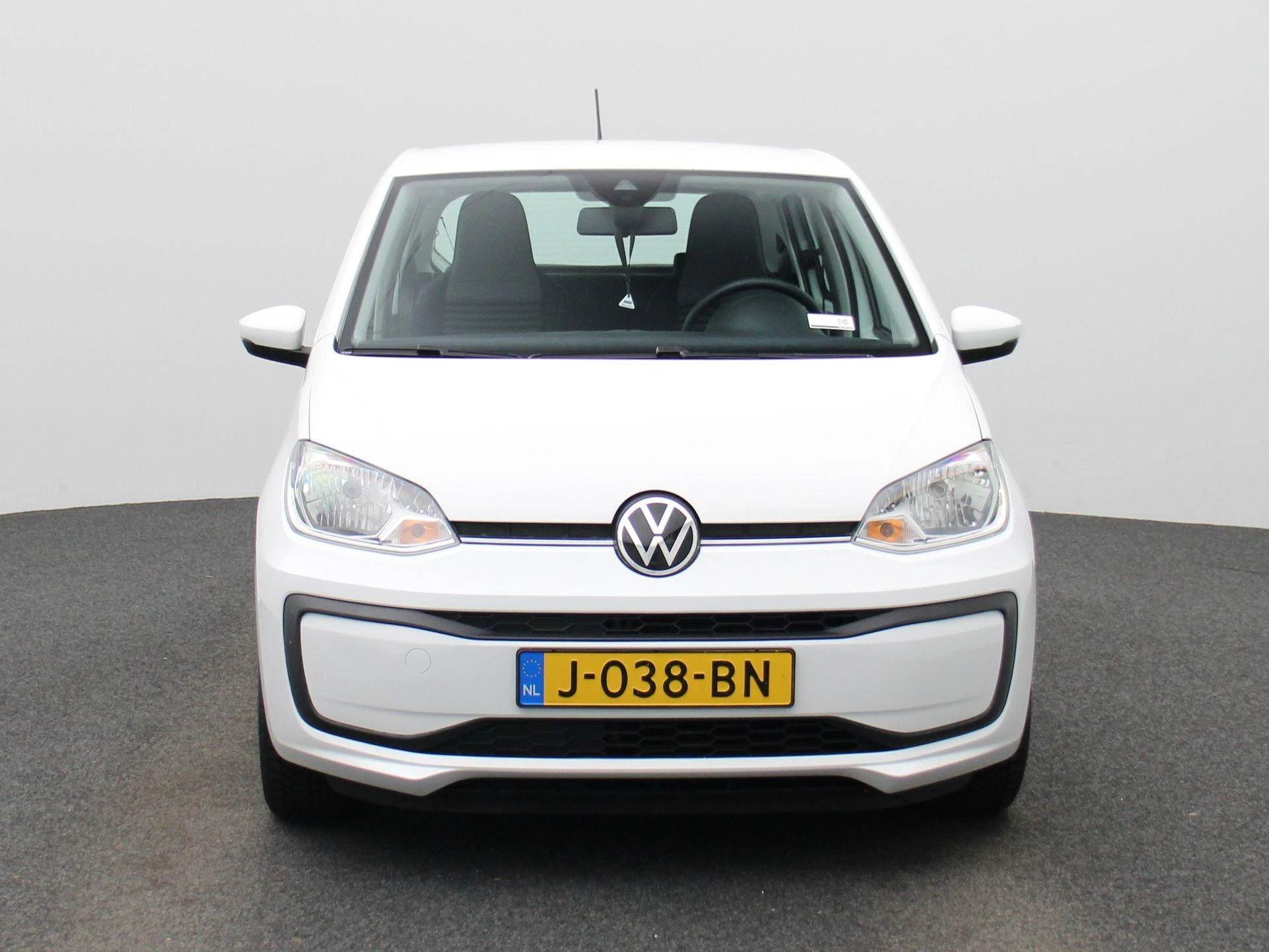 Volkswagen up! met kenteken 53100 – autofoto 4
