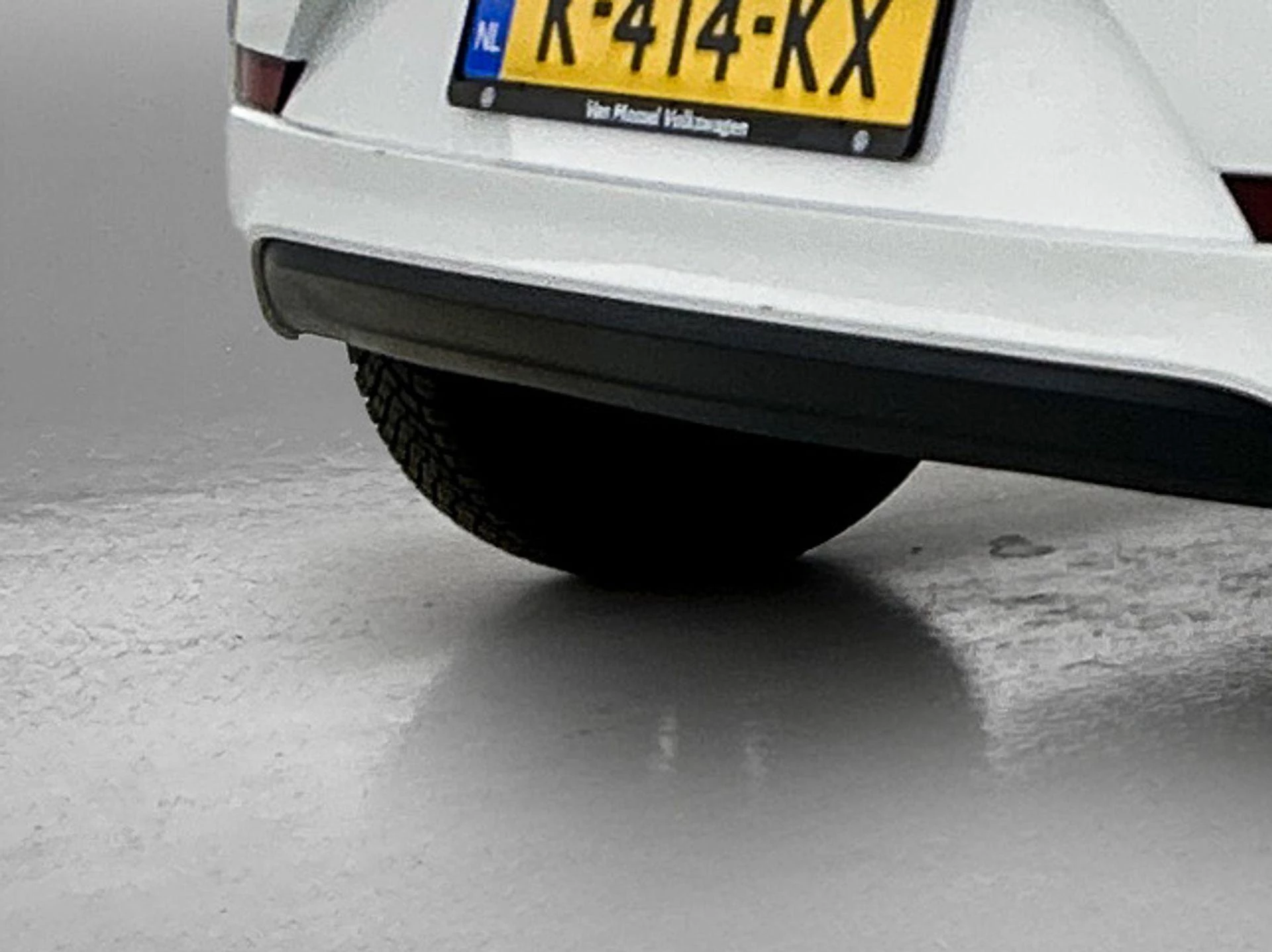 Volkswagen up! met kenteken 53100 – autofoto 5