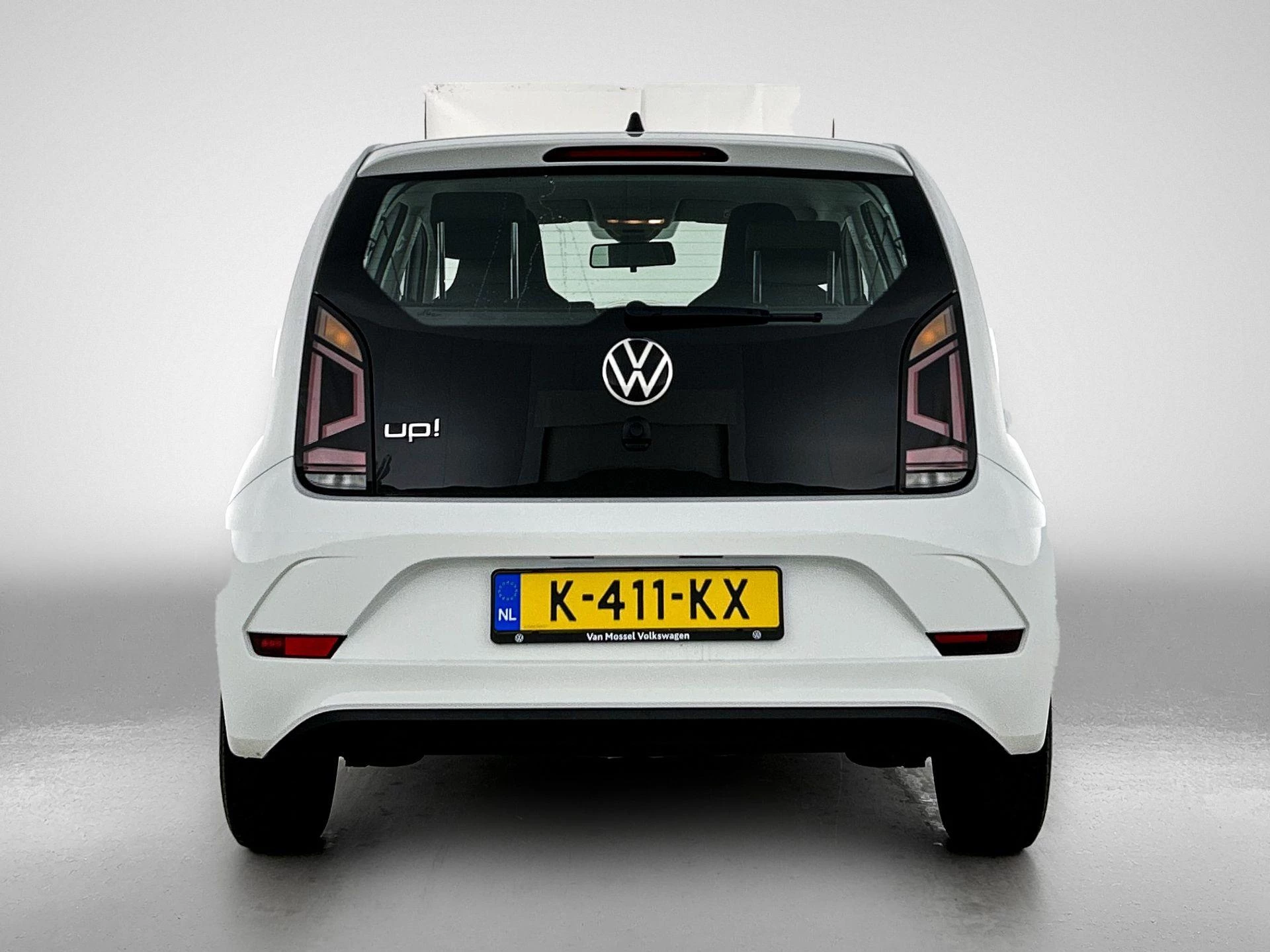 Volkswagen up! met kenteken 53100 – autofoto 5
