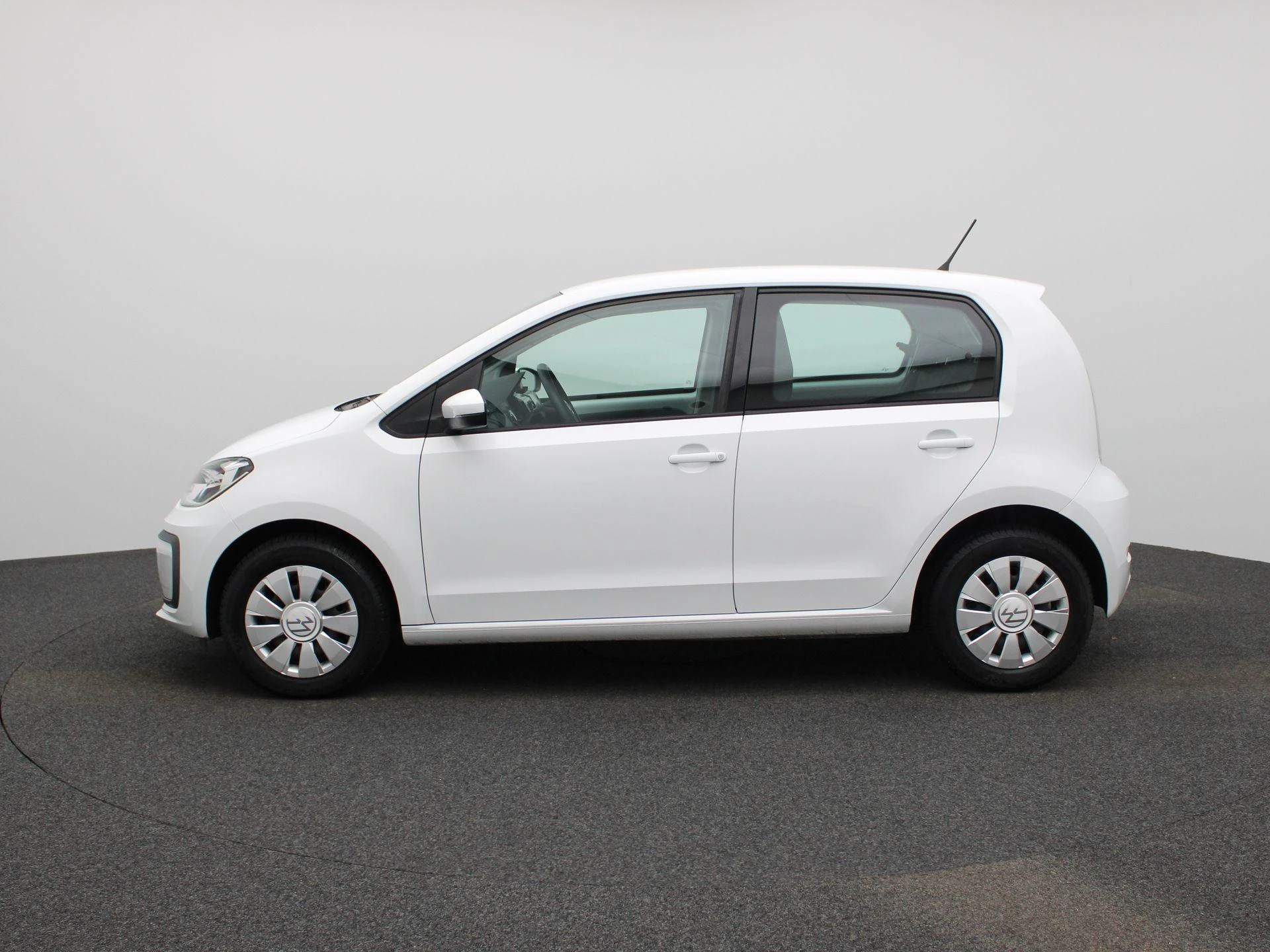 Volkswagen up! met kenteken L-907-XX – autofoto 5