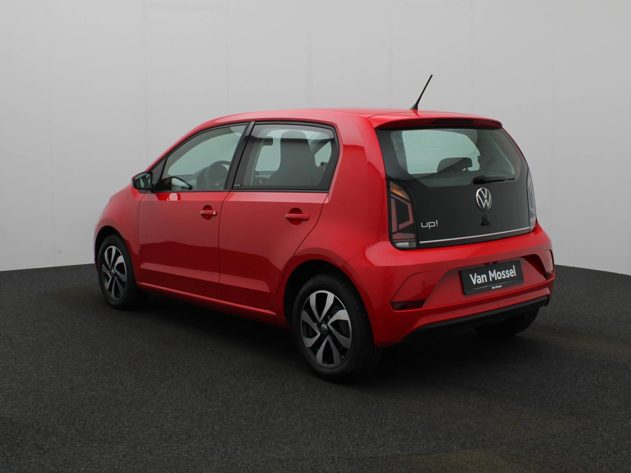 Volkswagen up! met kenteken P-256-NK – autofoto 4