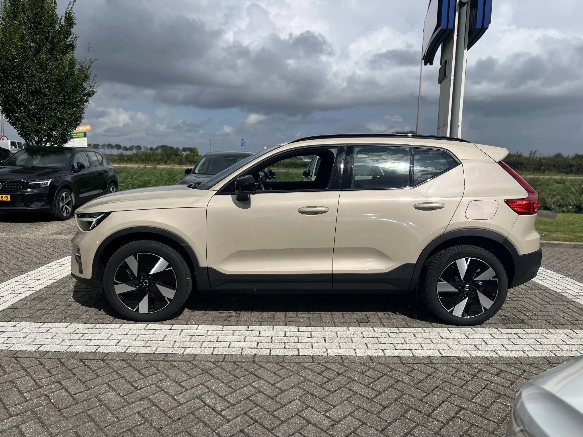 Volvo EX40 – autofoto 4