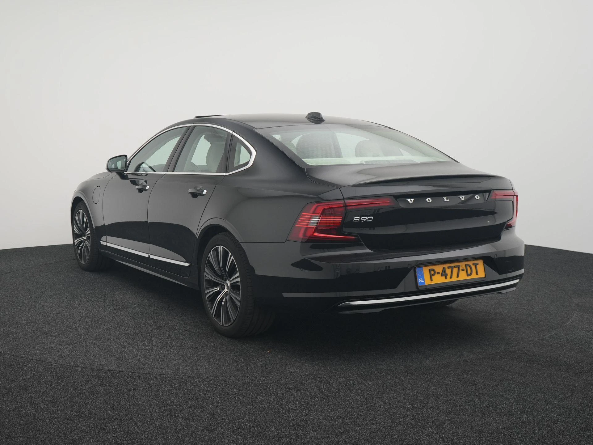 Volvo S90 met kenteken P-477-DT – autofoto 3