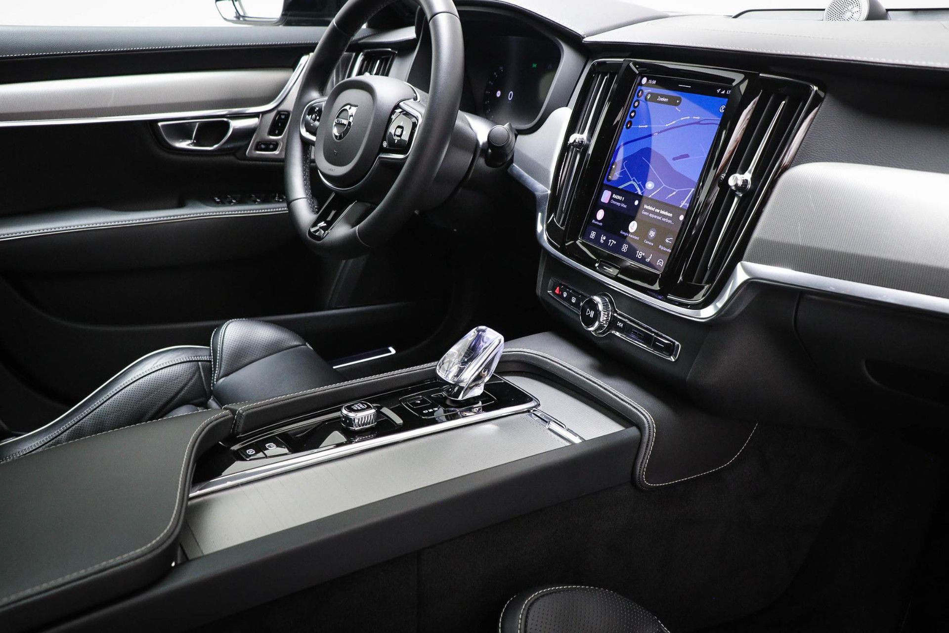 Volvo S90 met kenteken S-300-RT – autofoto 4