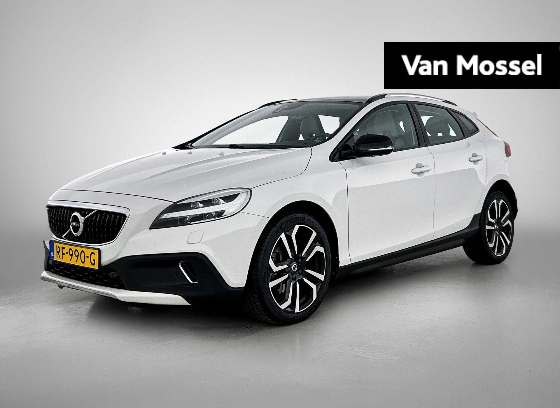 Volvo V40 met kenteken 56100 – autofoto 2