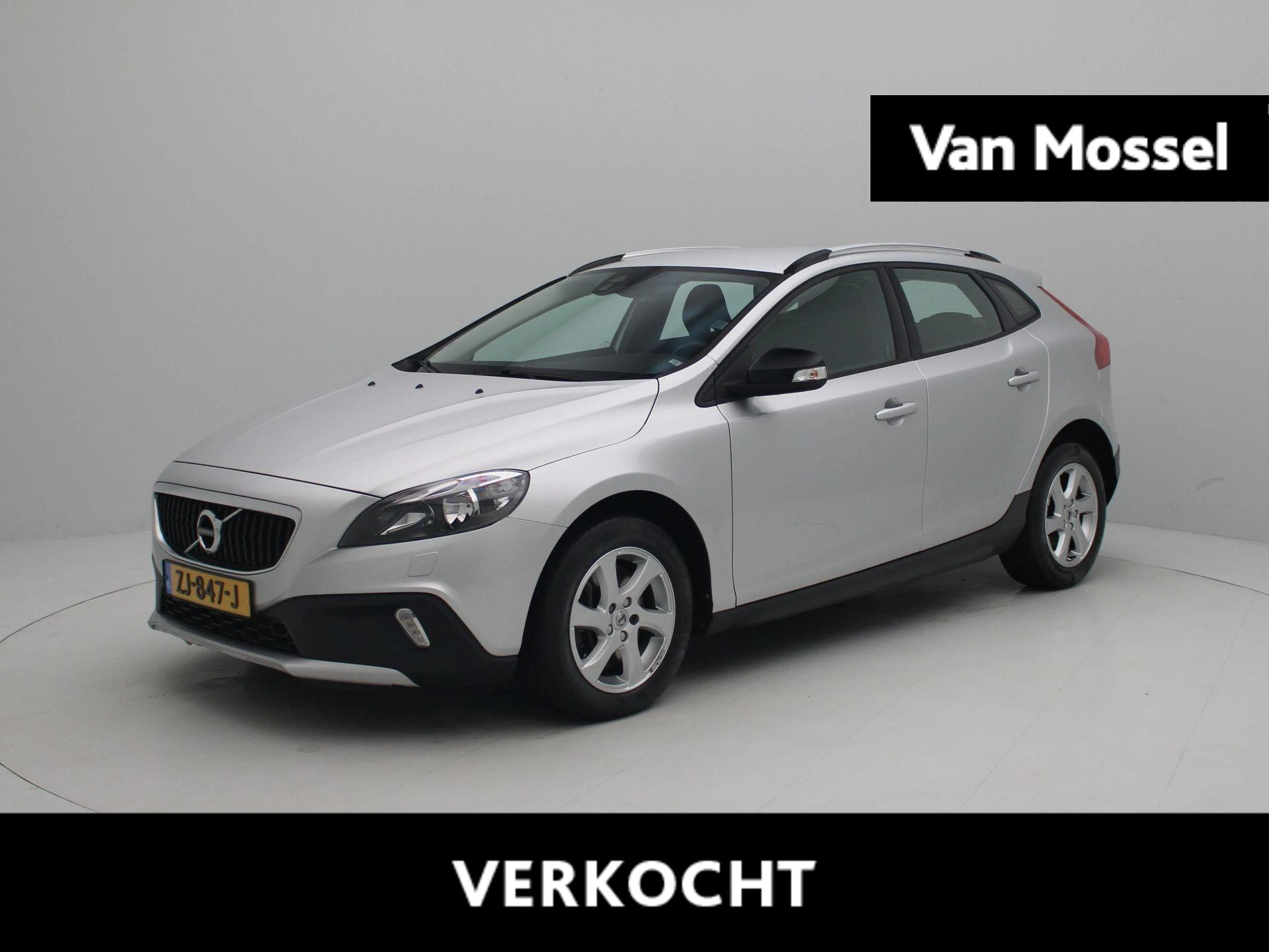 Volvo V40 met kenteken 56100 – autofoto 2