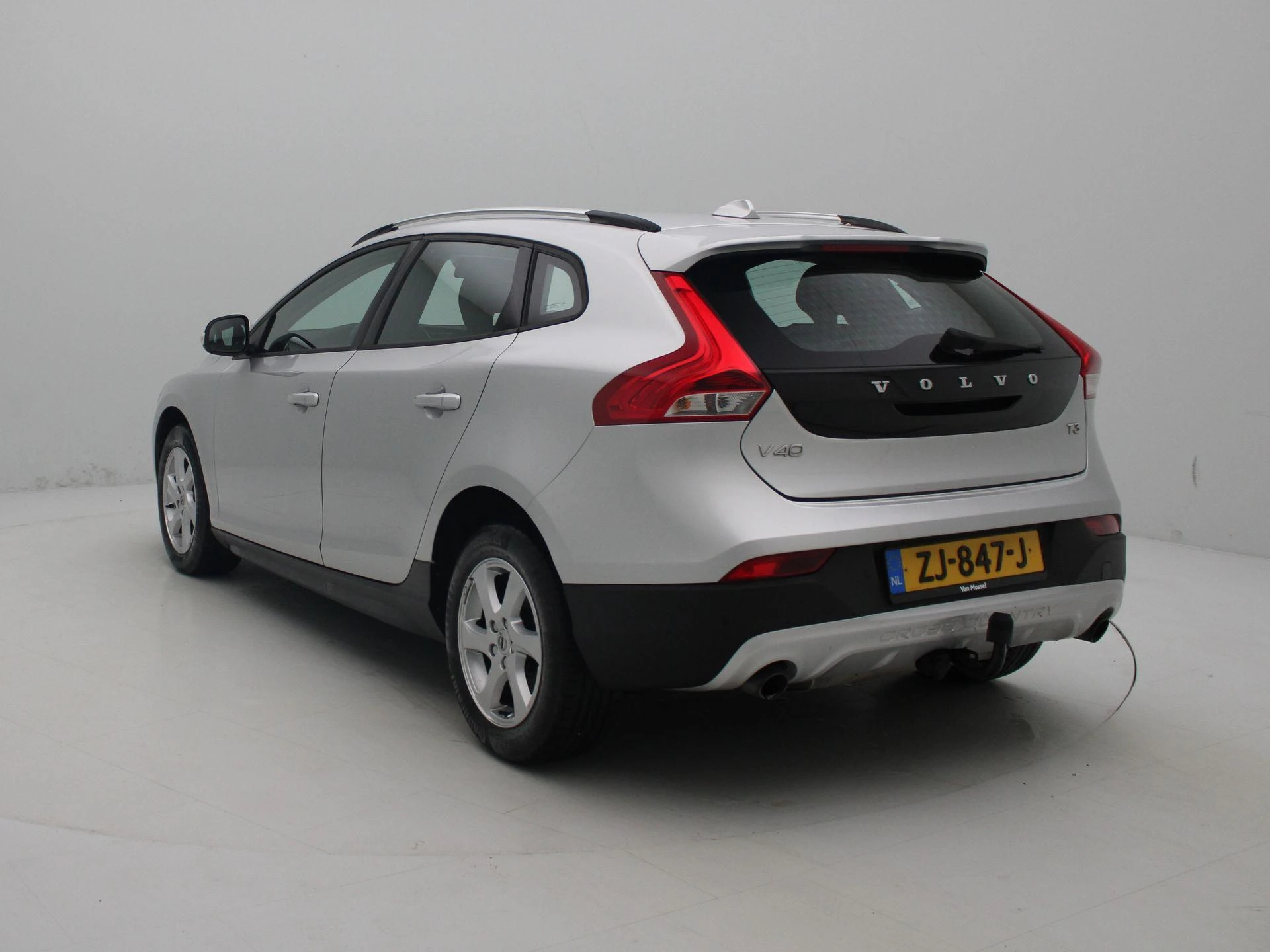 Volvo V40 met kenteken 56100 – autofoto 3
