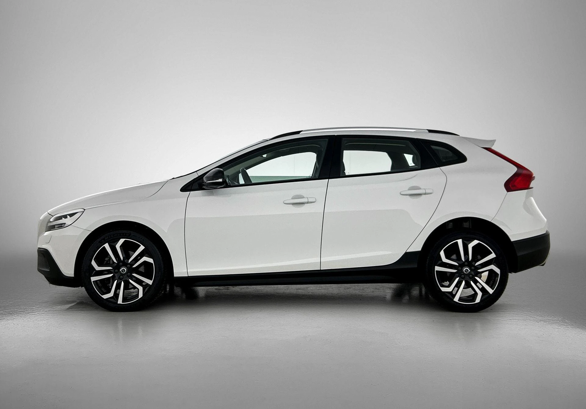 Volvo V40 met kenteken 56100 – autofoto 4