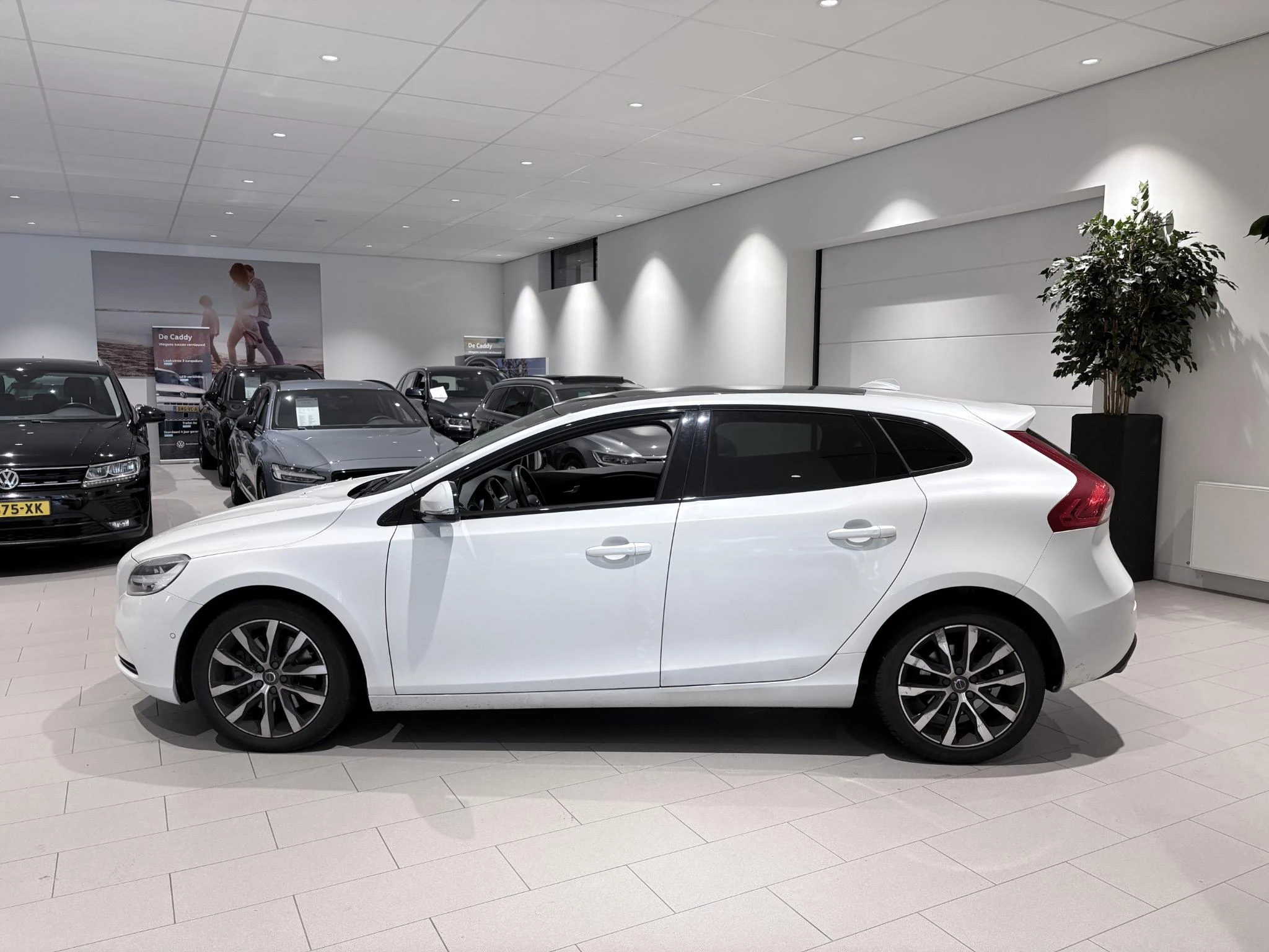 Volvo V40 met kenteken 70100 – autofoto 4