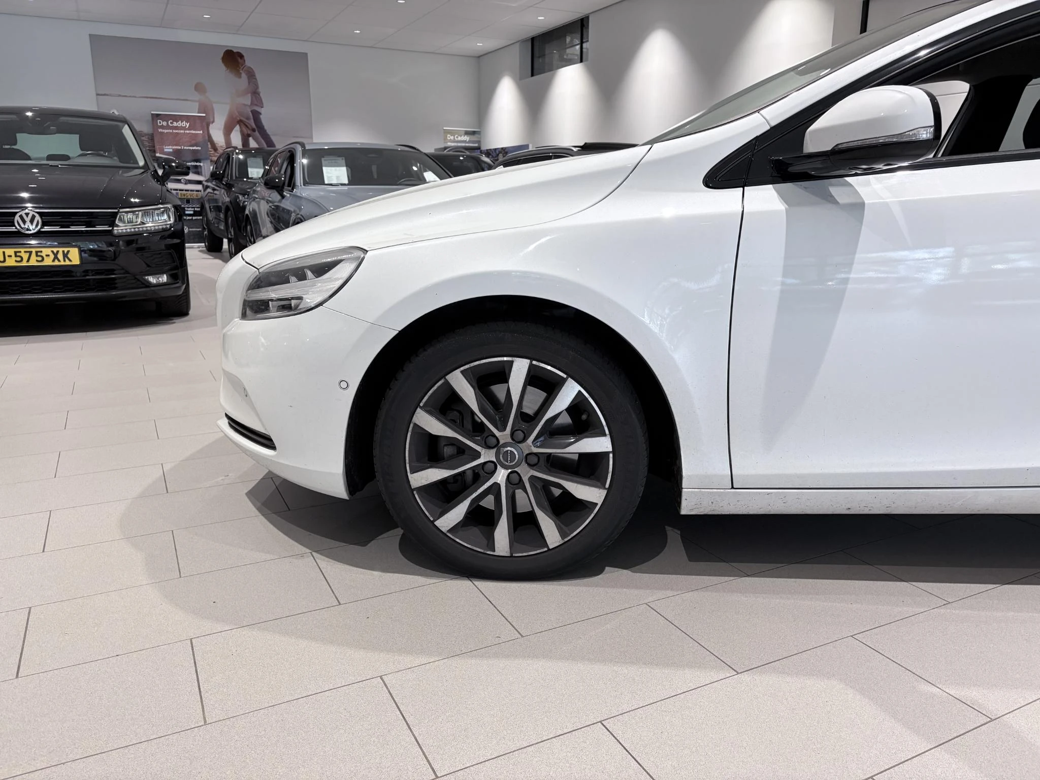 Volvo V40 met kenteken 70100 – autofoto 5