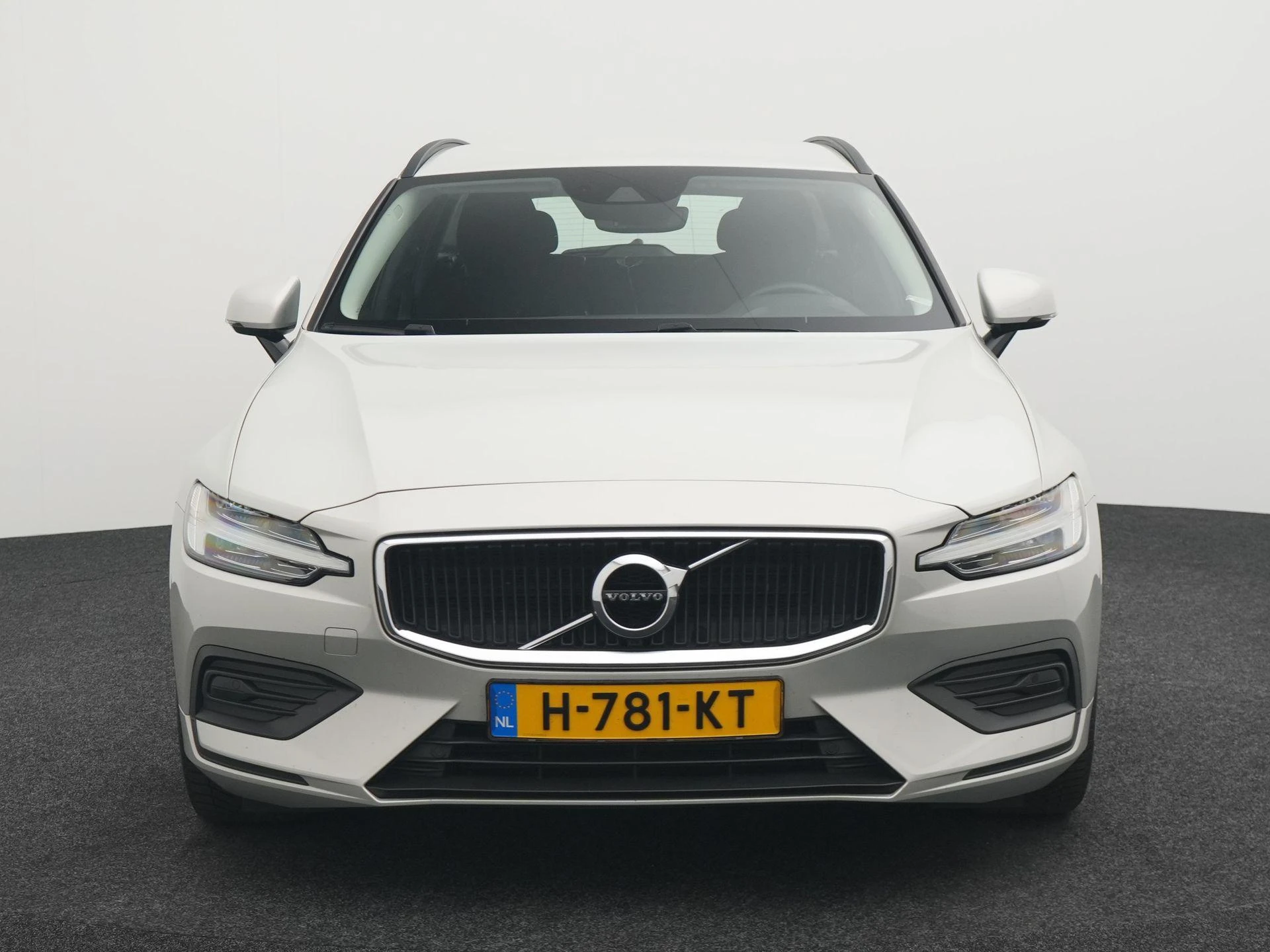 Volvo V60 met kenteken 86100 – autofoto 4