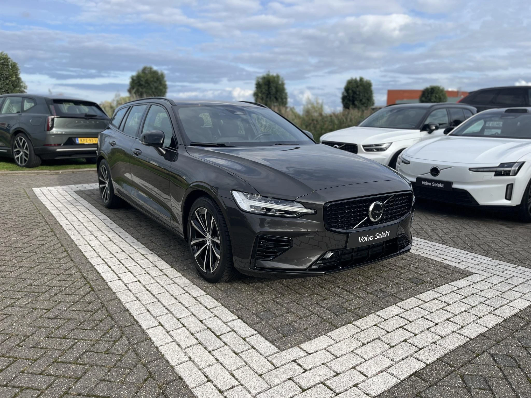 Volvo V60 met kenteken HKJ-82-B – autofoto 5