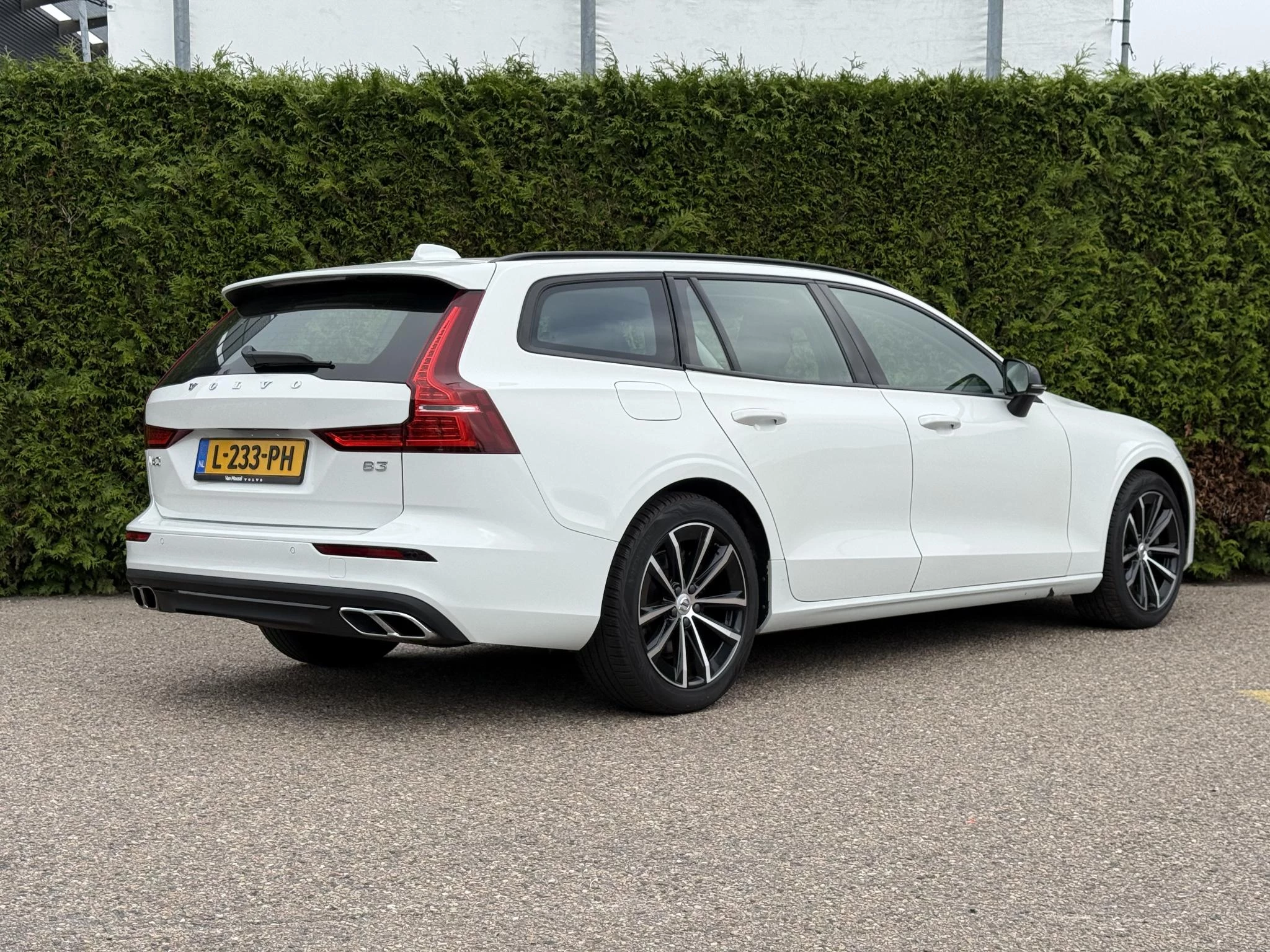 Volvo V60 met kenteken L-233-PH – autofoto 4