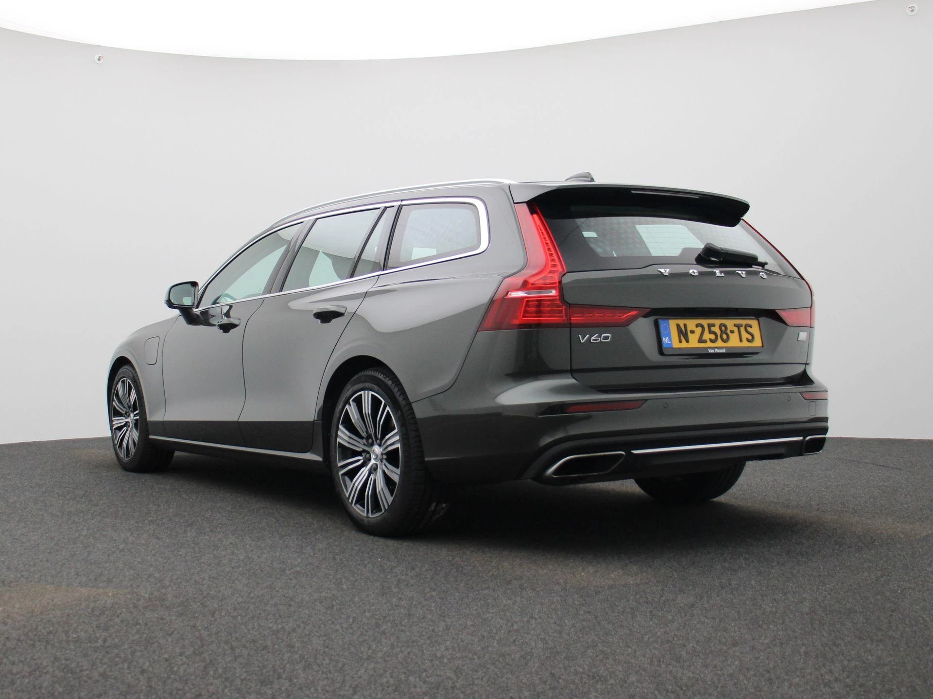 Volvo V60 met kenteken N-258-TS – autofoto 3