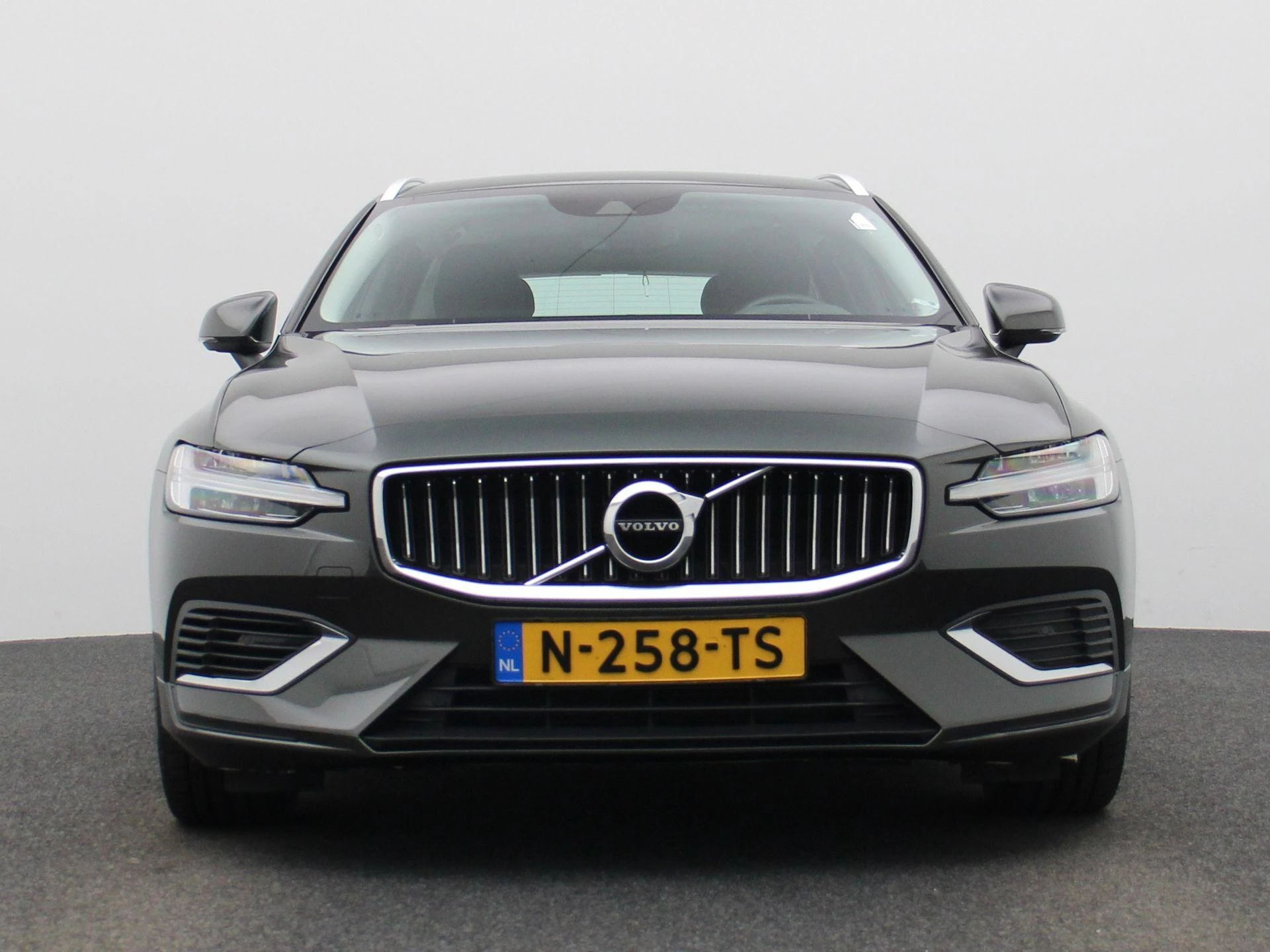 Volvo V60 met kenteken N-258-TS – autofoto 4