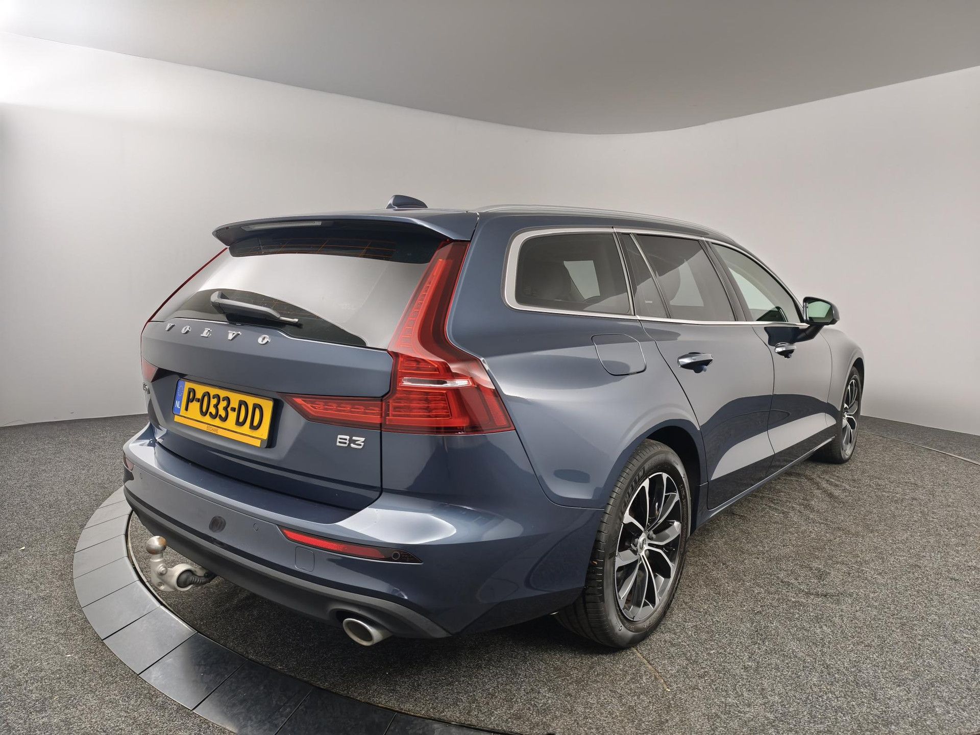 Volvo V60 met kenteken P-033-DD – autofoto 2