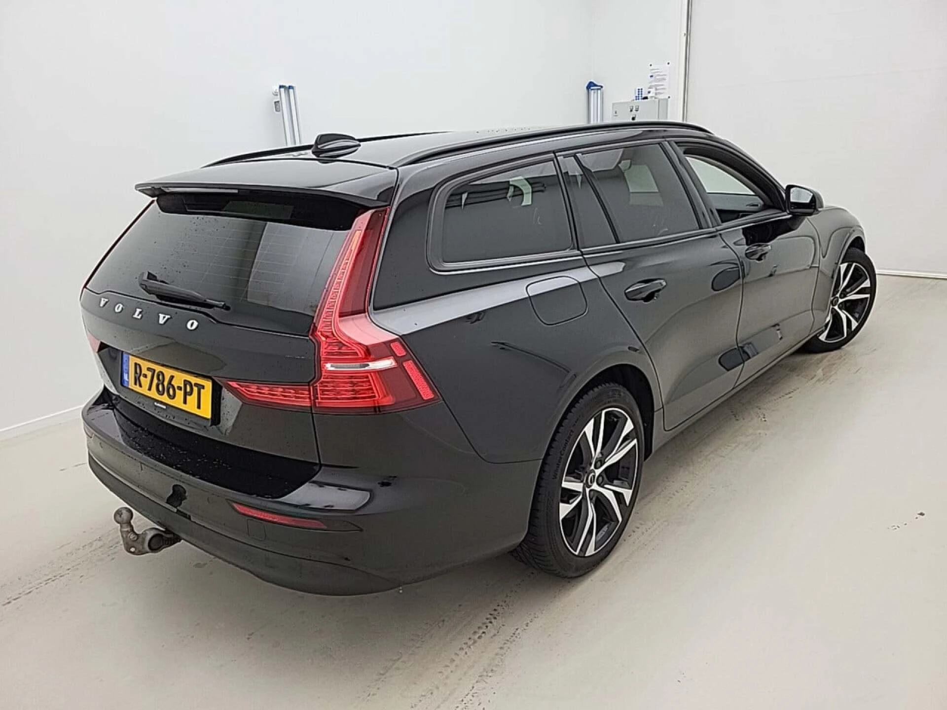 Volvo V60 met kenteken R-786-PT – autofoto 4