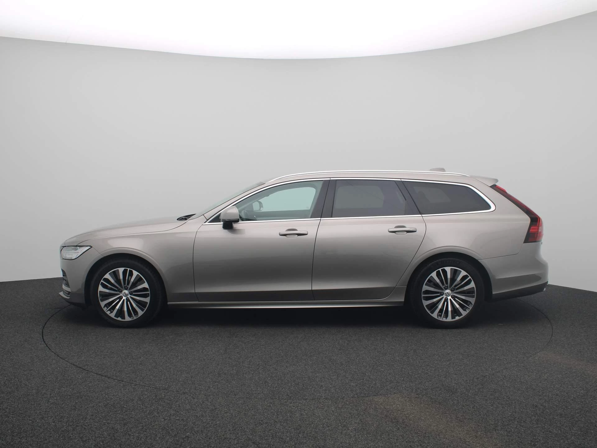 Volvo V90 met kenteken 57100 – autofoto 5