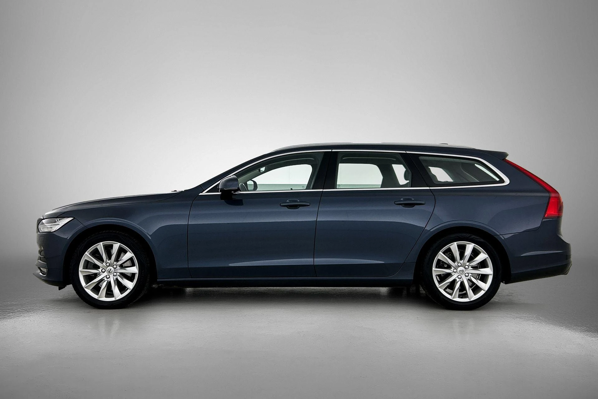Volvo V90 met kenteken 69100 – autofoto 5