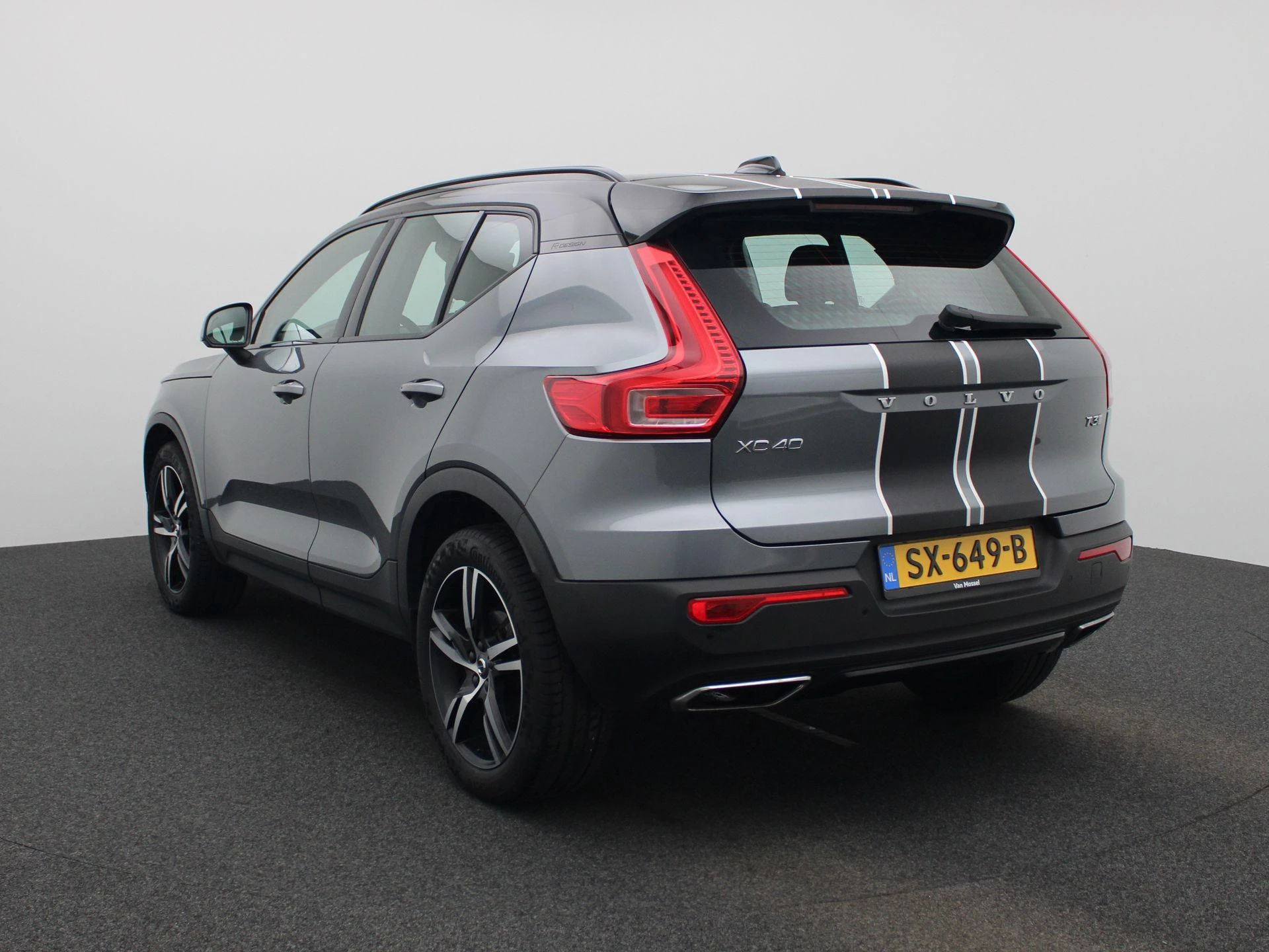Volvo XC40 met kenteken 63100 – autofoto 3