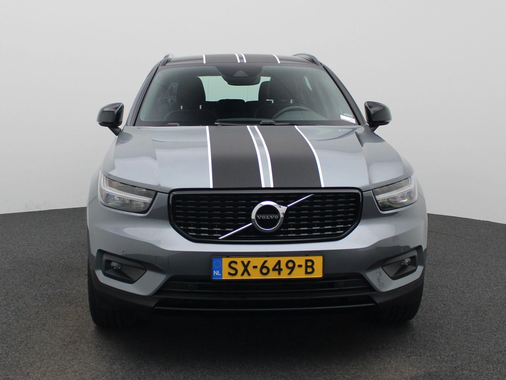 Volvo XC40 met kenteken 63100 – autofoto 4