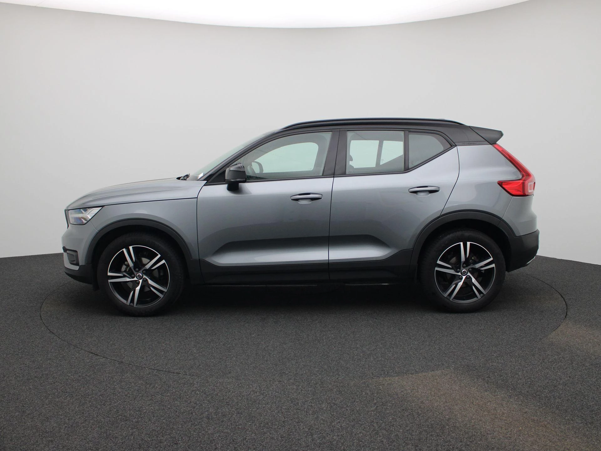 Volvo XC40 met kenteken 63100 – autofoto 5