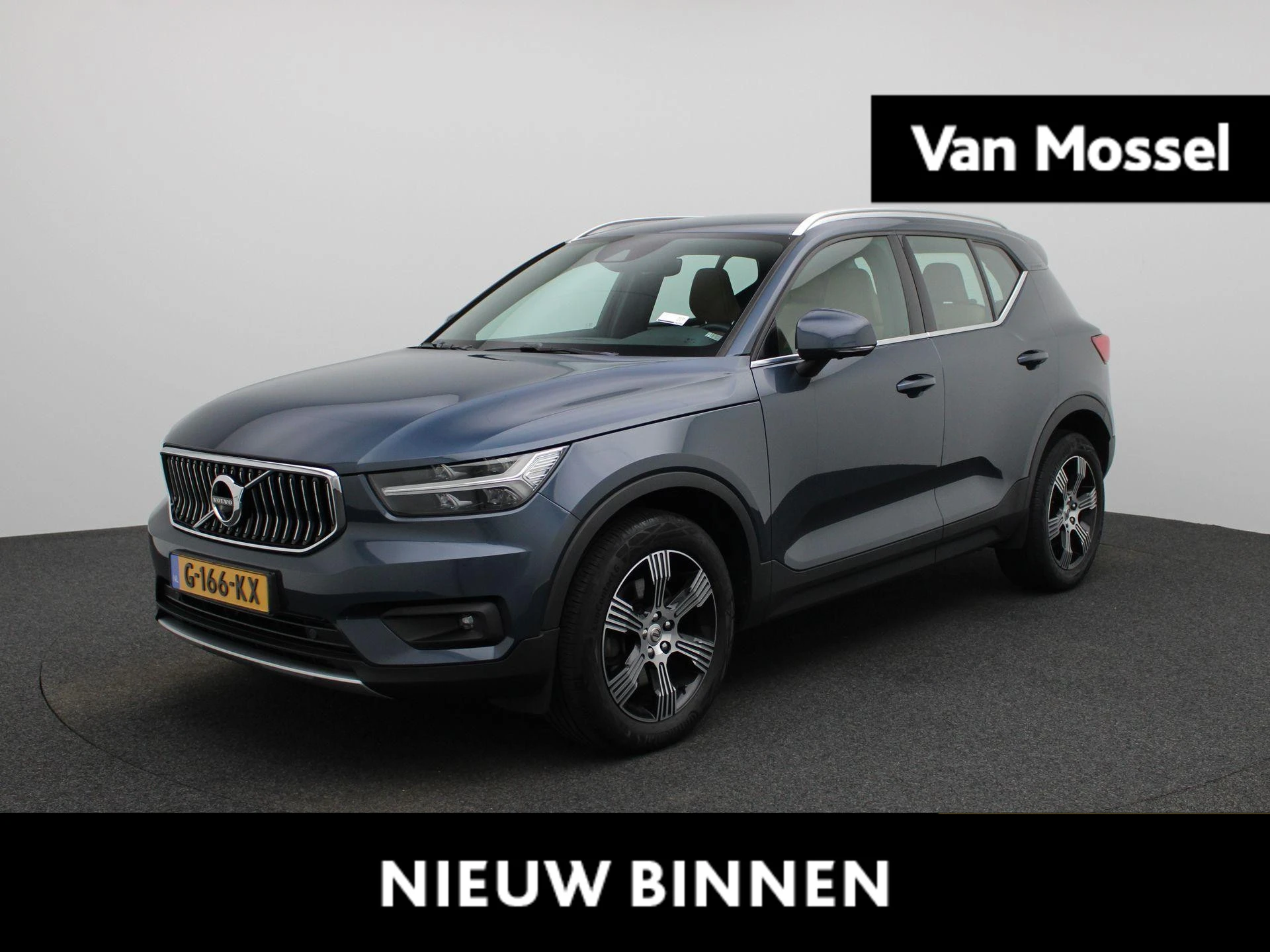 Volvo XC40 met kenteken 84100 – autofoto 2