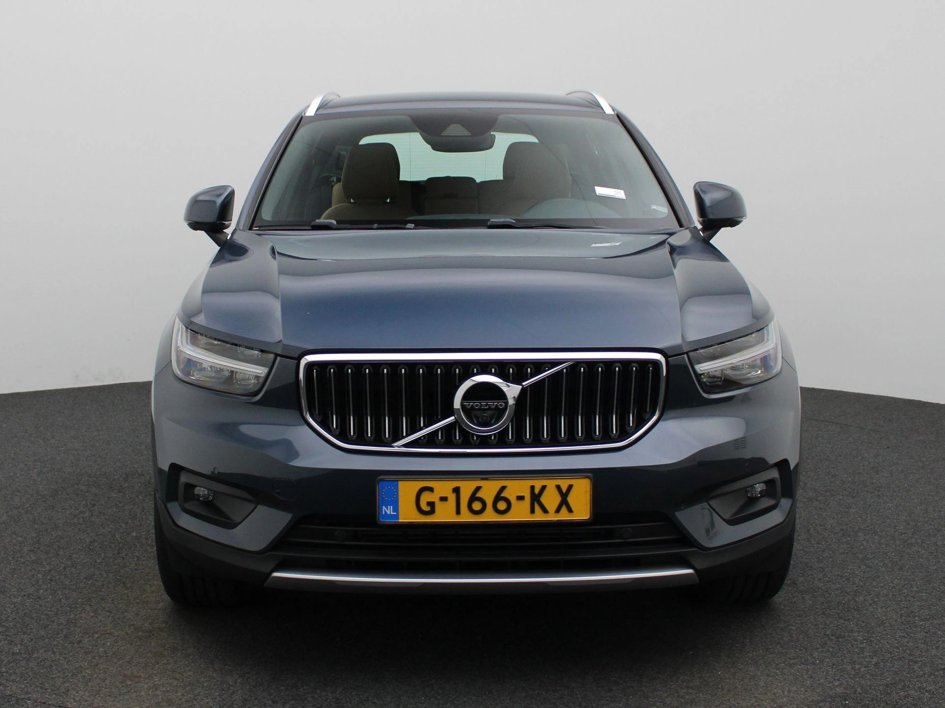 Volvo XC40 met kenteken 84100 – autofoto 4