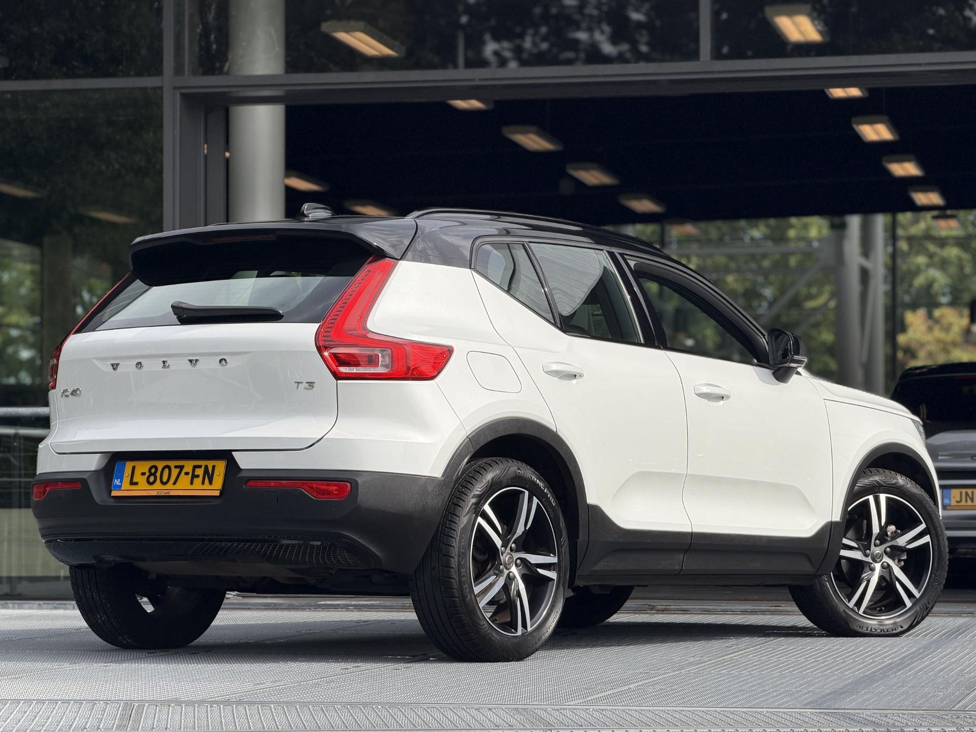 Volvo XC40 met kenteken L-807-FN – autofoto 2