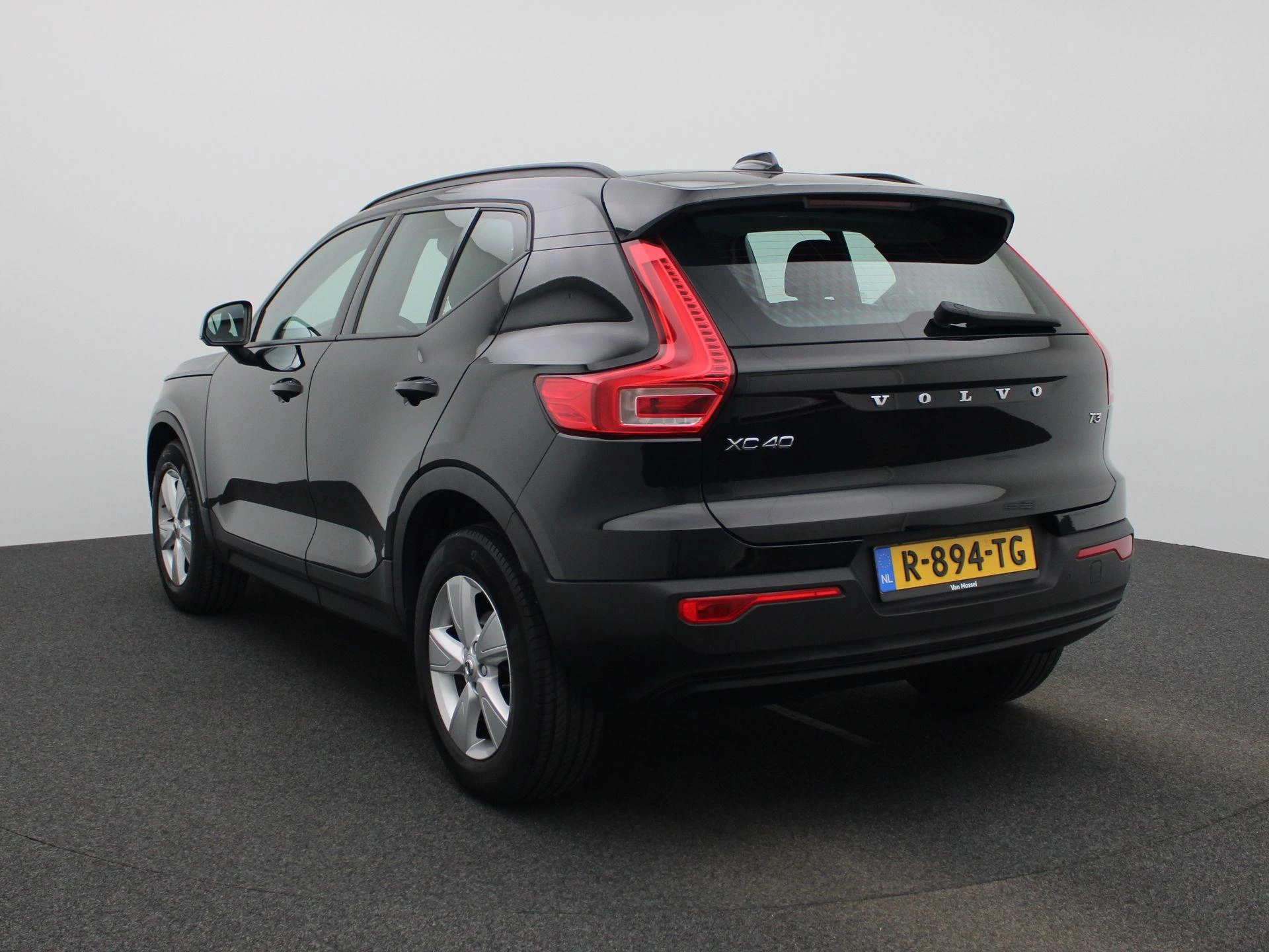 Volvo XC40 met kenteken R-894-TG – autofoto 3