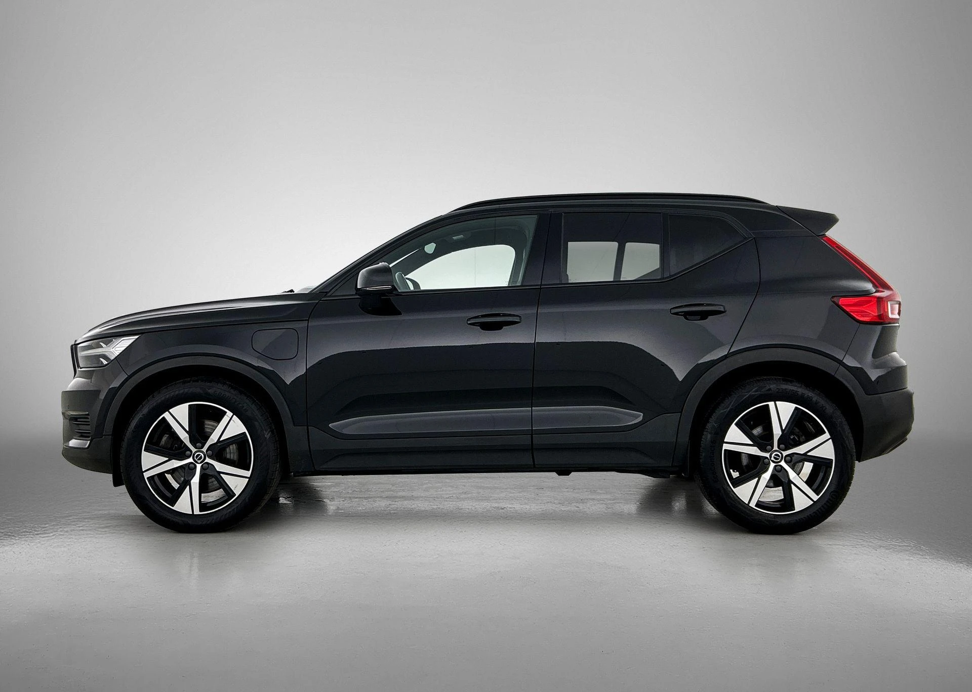 Volvo XC40 met kenteken T-111-KJ – autofoto 4