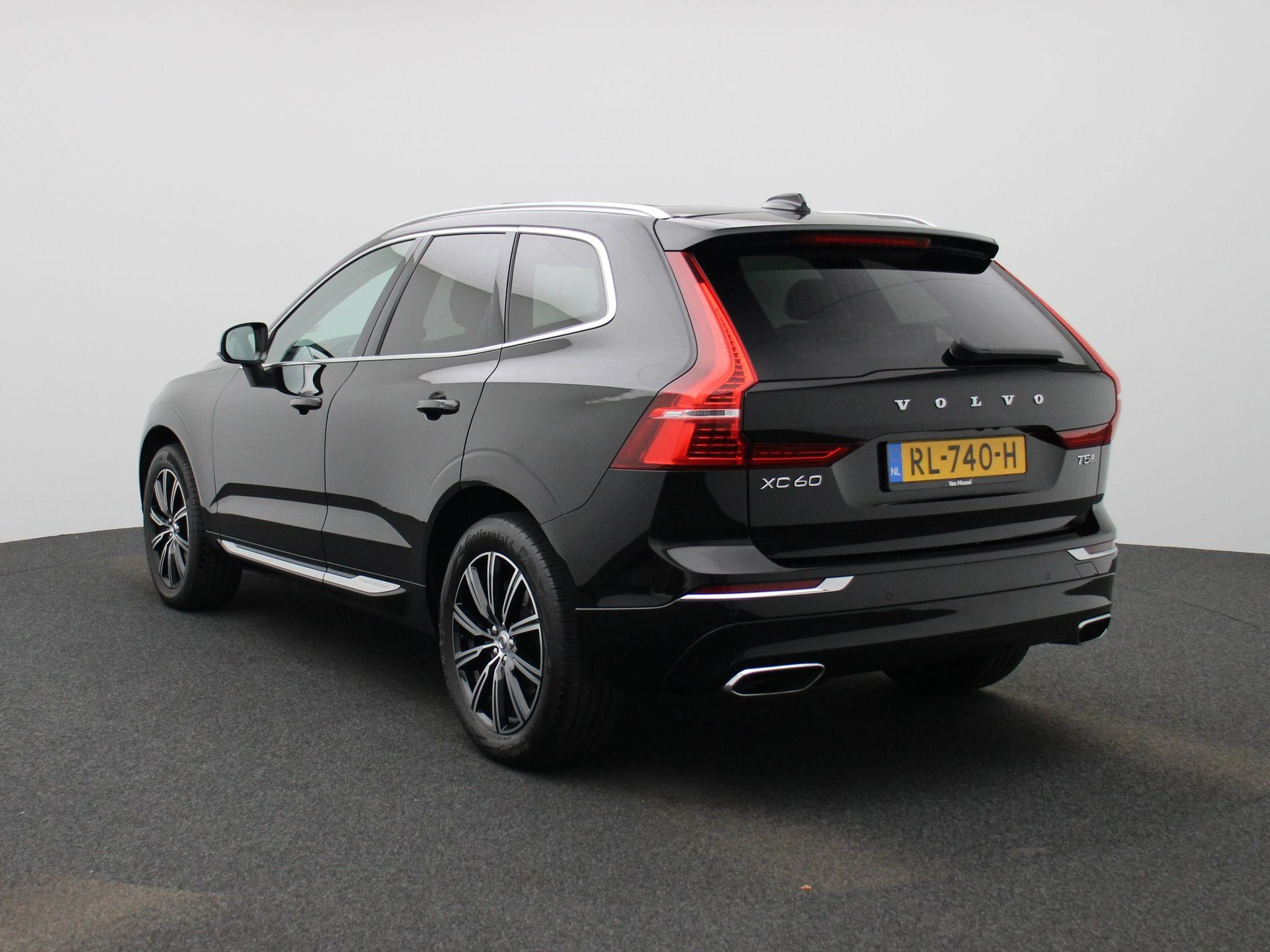 Volvo XC60 met kenteken 74100 – autofoto 3