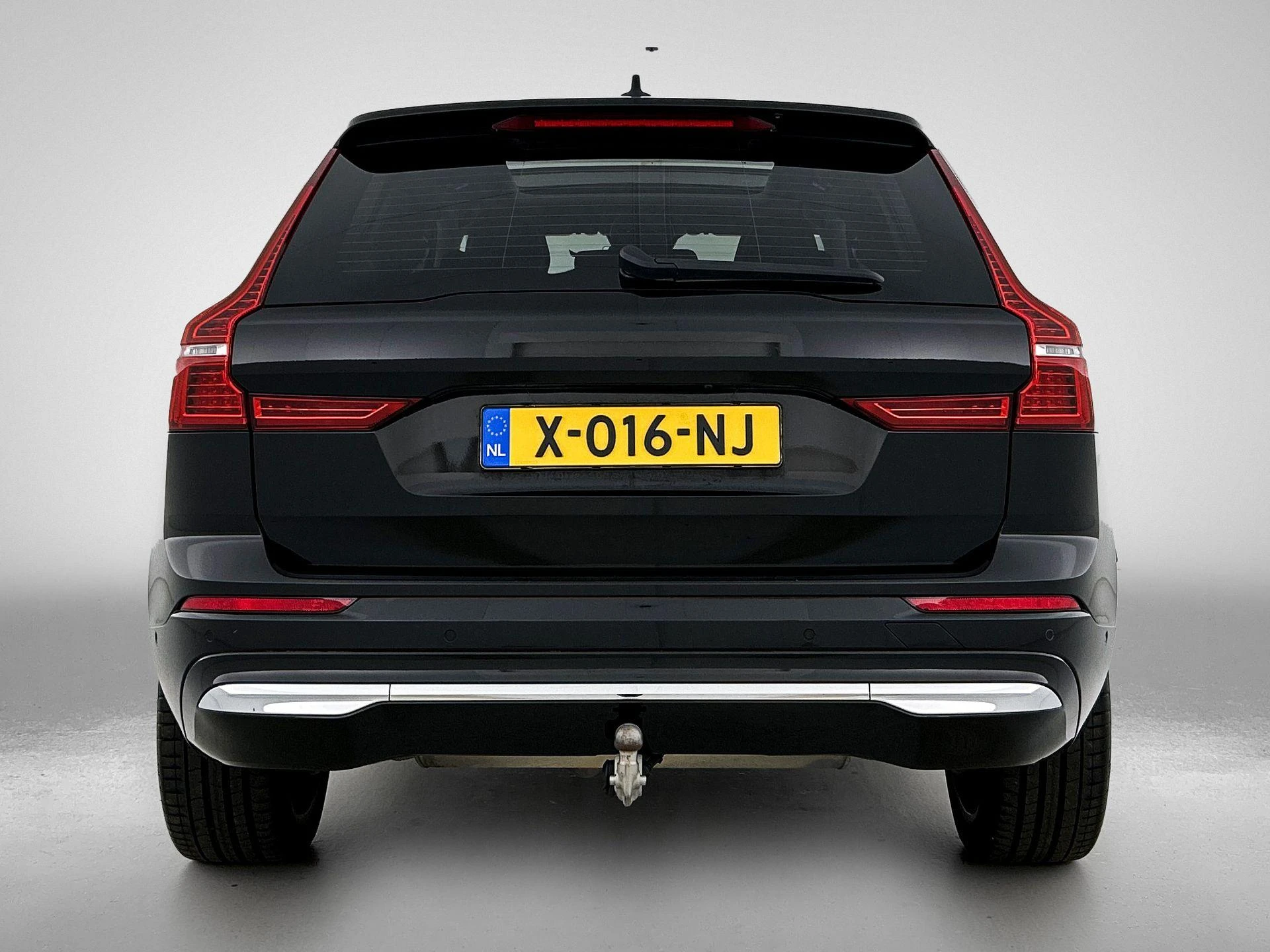 Volvo XC60 met kenteken X-016-NJ – autofoto 5