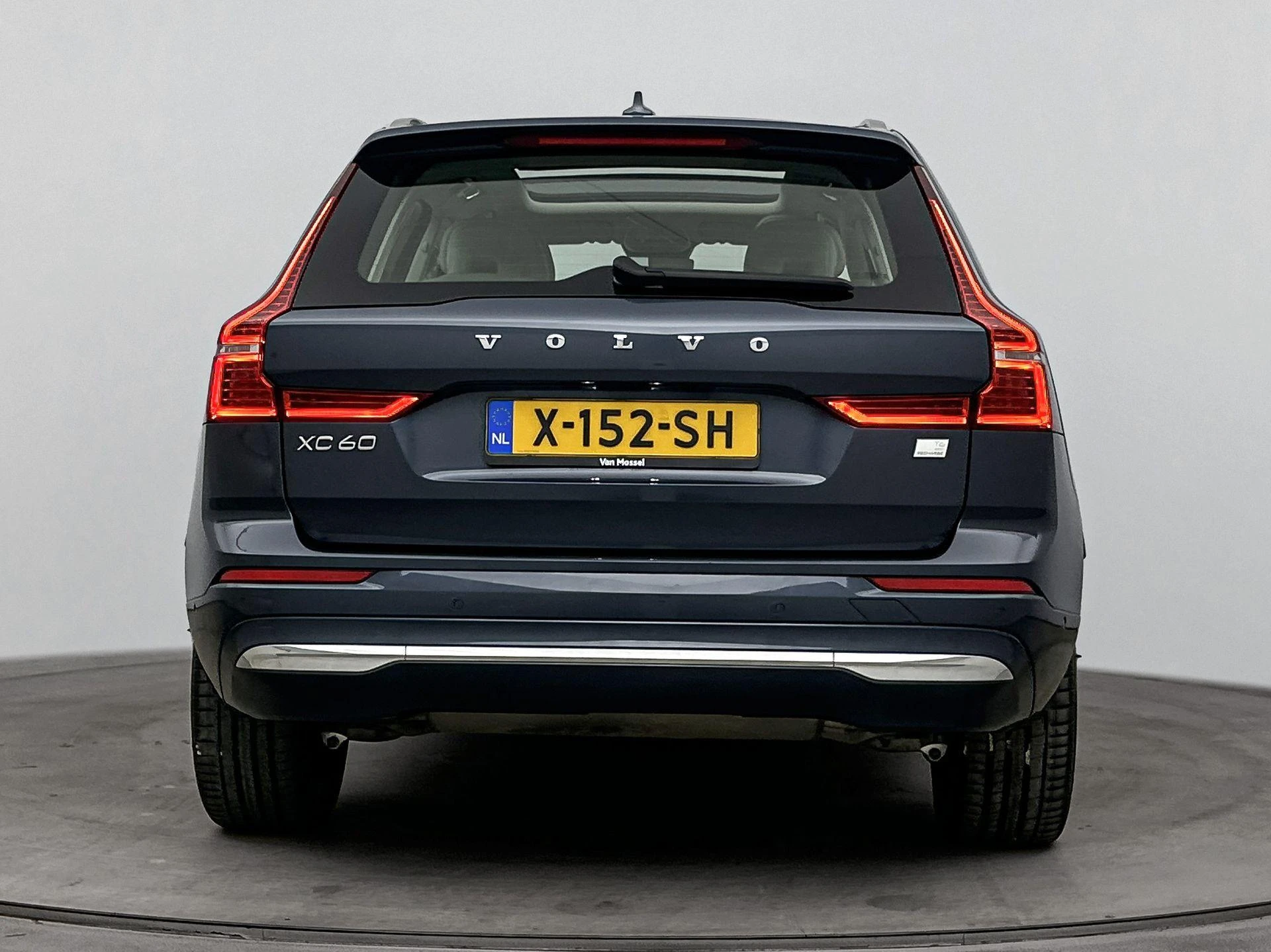 Volvo XC60 met kenteken X-152-SH – autofoto 5
